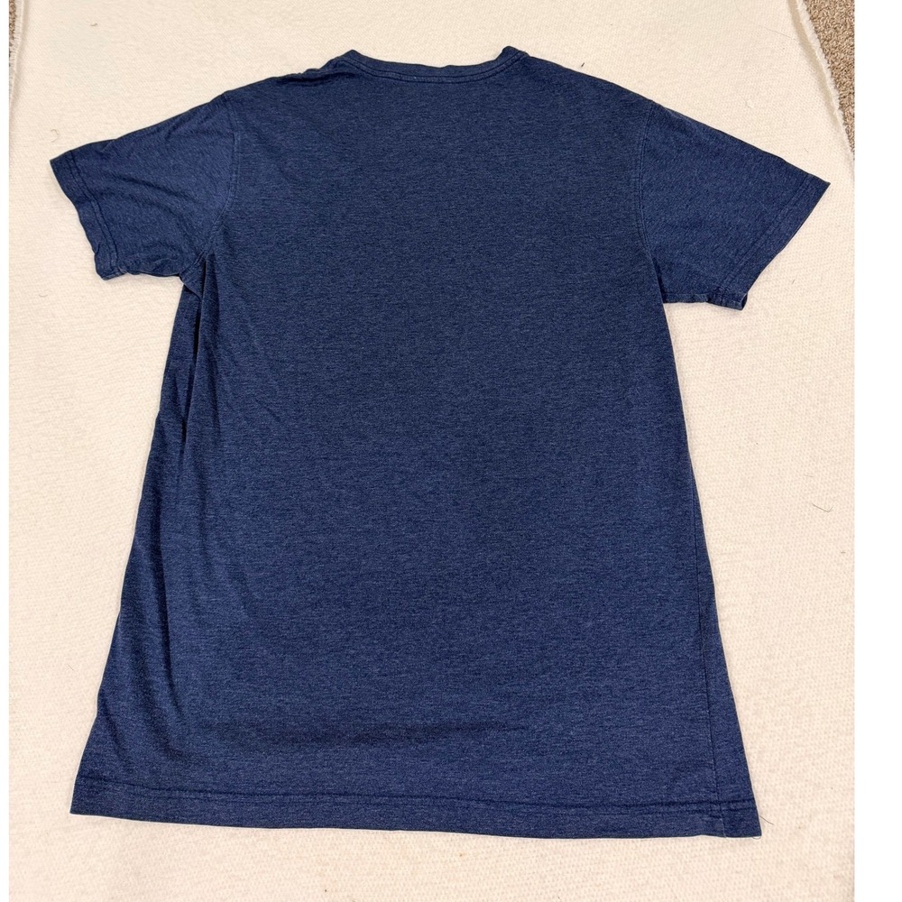 Orvis Mens Graphic T-Shirt Navy Blue Fly Fishing Mountain Scene Size M (696) - Picture 2 of 5